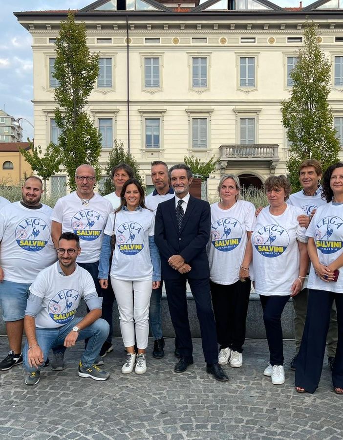 La Lega in piazza Vittorio Emanuele lo scorso venerdì con il presidente della Regione Fontana
