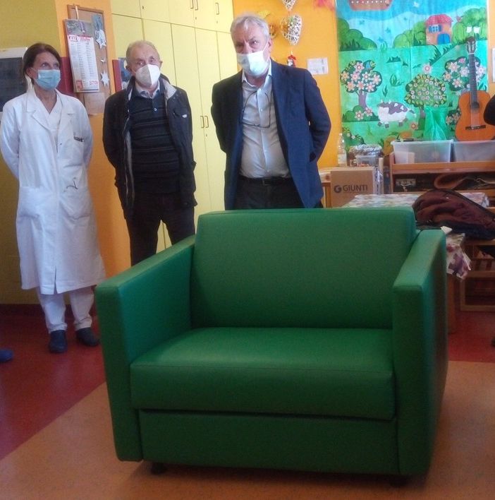 Donazione alla Pediatria di Busto: sei poltrone letto con materasso per i genitori dei piccoli ricoverati