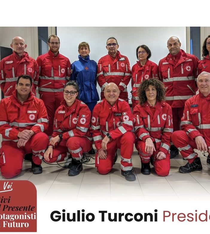 Giulio Turconi al centro in piedi