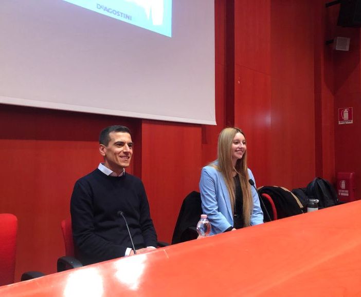 VIDEO E FOTO - Busto va matta per il teatro: al Manzoni pienone per Fra'. E gli studenti verranno &quot;convocati&quot; sul palco