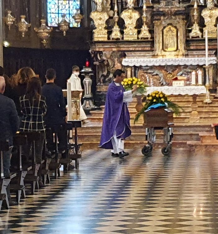L’ultimo saluto a Gabriele Bellotti. «Dalla tua stella, continua a indicarci la strada»