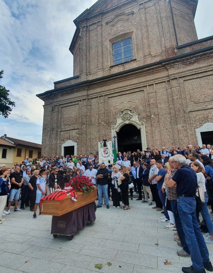 Samarate abbraccia Enrico Puricelli: «Una vita vicino ai “piccoli”. Sei stato un dono»