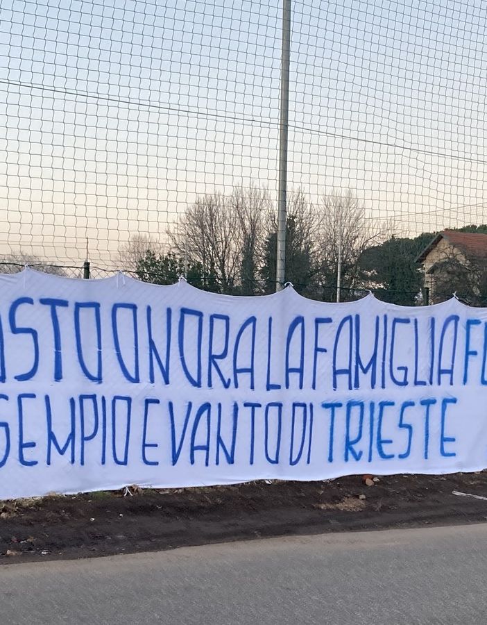 Gli ultras tigrotti rendono omaggio alla mamma di Stefano Furlan