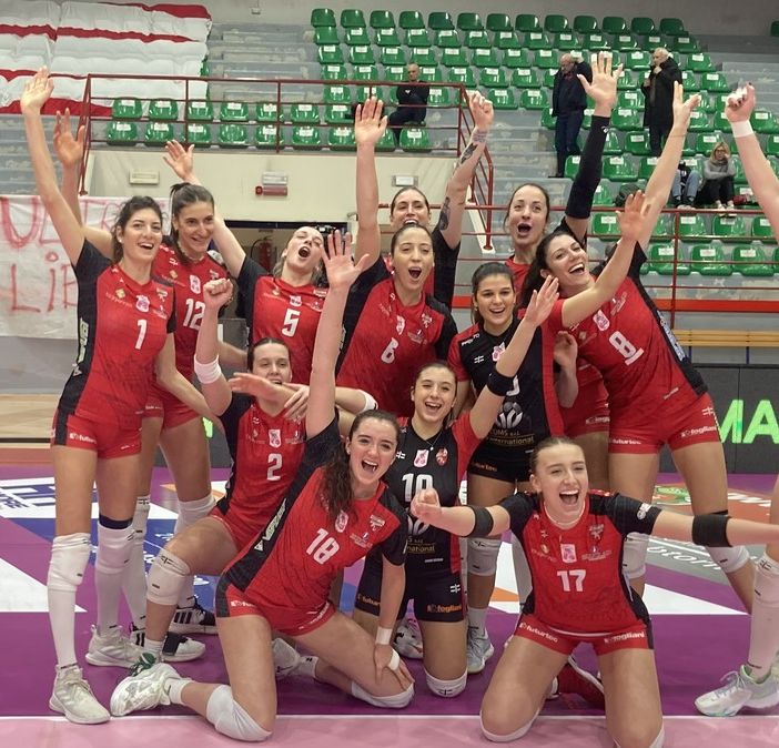 Futura-Cremona 3-0, la festa delle cocche. (In galleria foto Lega Volley Femminile)