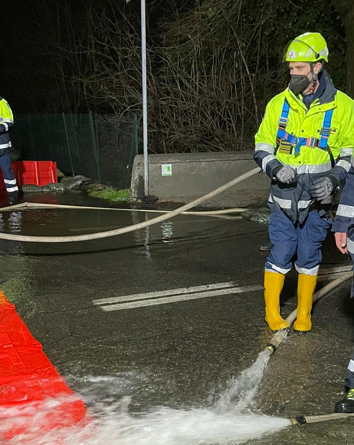 Gallarate, la Protezione civile prova la barriera anti esondazione