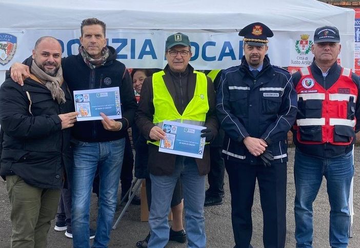 Prevenzione delle truffe, successo per il gazebo informativo al mercato di Busto Arsizio