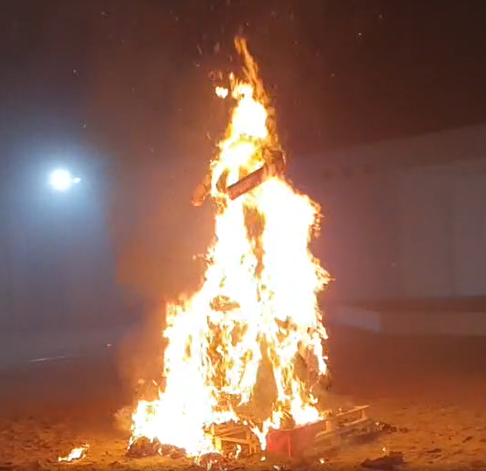 VIDEO/ Brucia una sola Giöbia. In attesa che torni a essere una festa per tutti