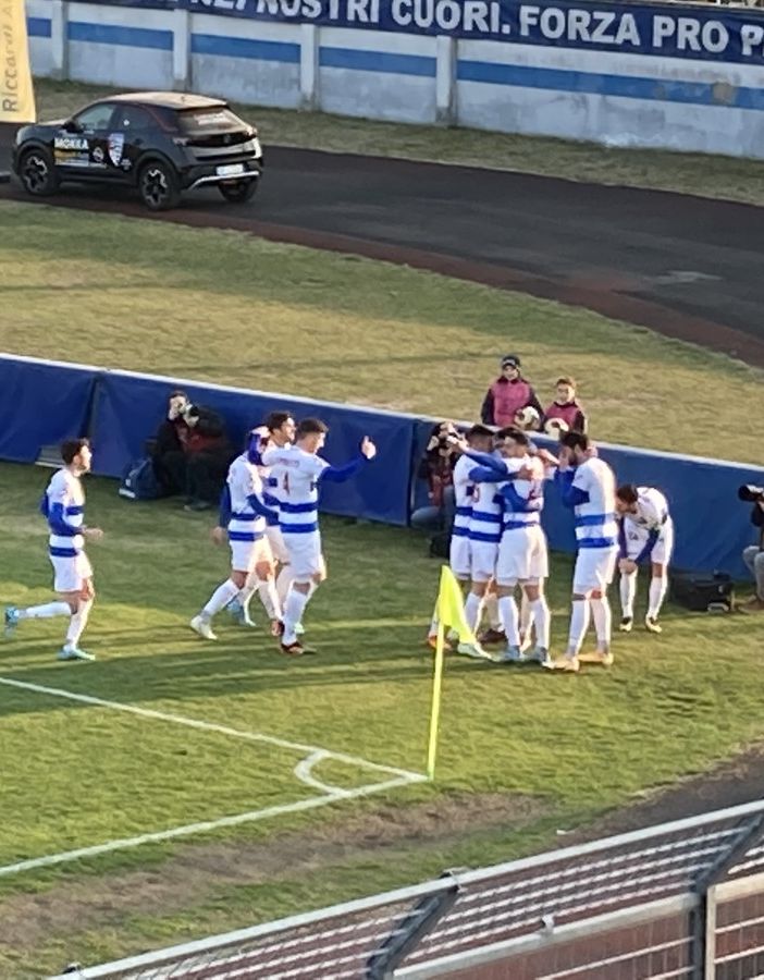 Euforia dopo il gol di Pierozzi