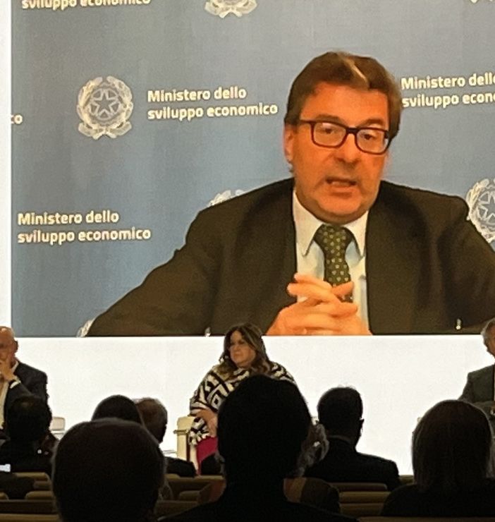 Milano Unica, per il tessile una ripresa inaspettata. E minacciata