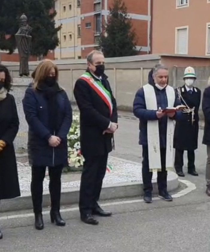 Busto ricorda le vittime delle foibe. Il sindaco ai ragazzi: «Non ascoltate i revisionisti»