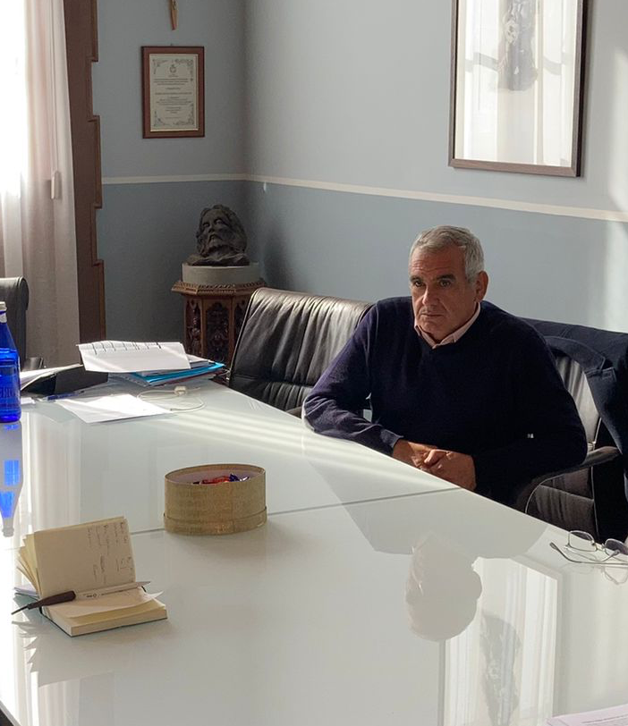La riunione per la definizione della giunta nell'ufficio del sindaco oggi