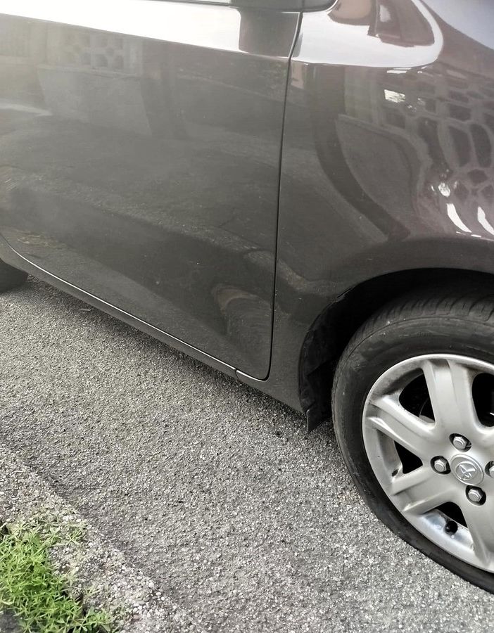 VIDEO. Castellanza, segretario del Pd trova le gomme a terra: «La mia auto già nel mirino»