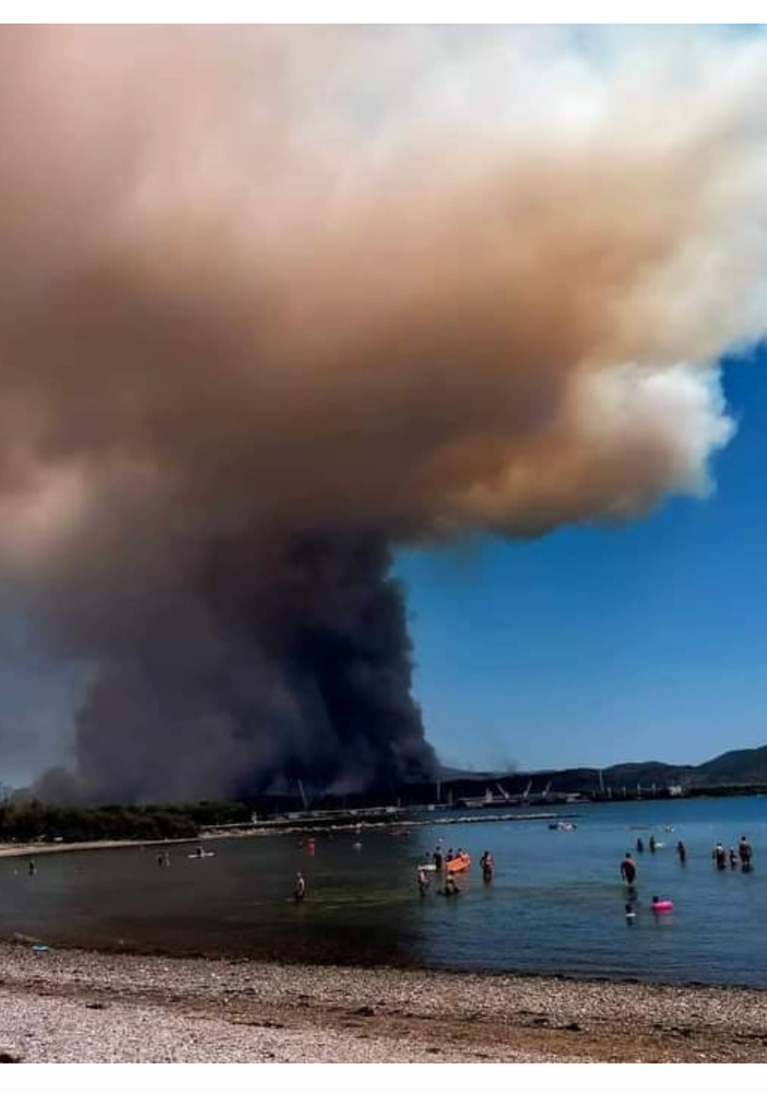 Il fumo su Gorizia, foto postata dal sindaco Ziberna