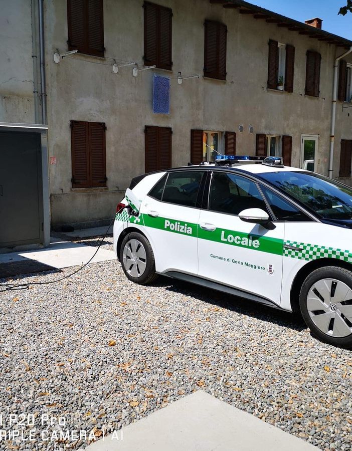 Polizia locale sull'auto elettrica. E l'energia viene dall'impianto fotovoltaico