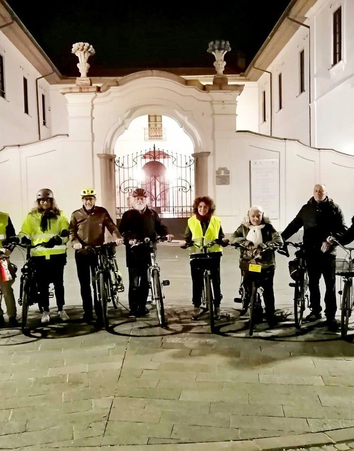 A Busto M’illumino di Meno si chiude con una pedalata in città