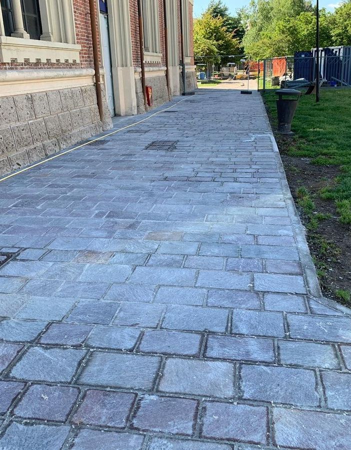 Nuova pavimentazione al Museo del Tessile. Lavori in corso d'opera