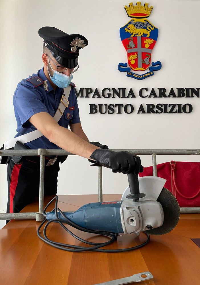 Busto, scassina la cassaforte armato di flessibile. Ladro &quot;scalatore&quot; inseguito e arrestato dai carabinieri