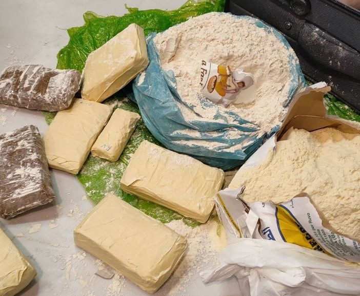 Malpensa, nel sacco di farina di un passeggero spuntano mazzette di soldi per 139mila euro