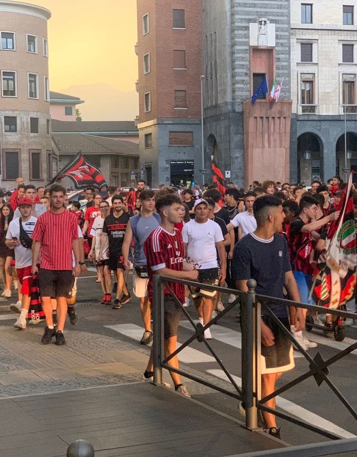 Prodotti e vestiti made in Italy &quot;taroccati&quot;, sequestrato magazzino a Somma Lombardo
