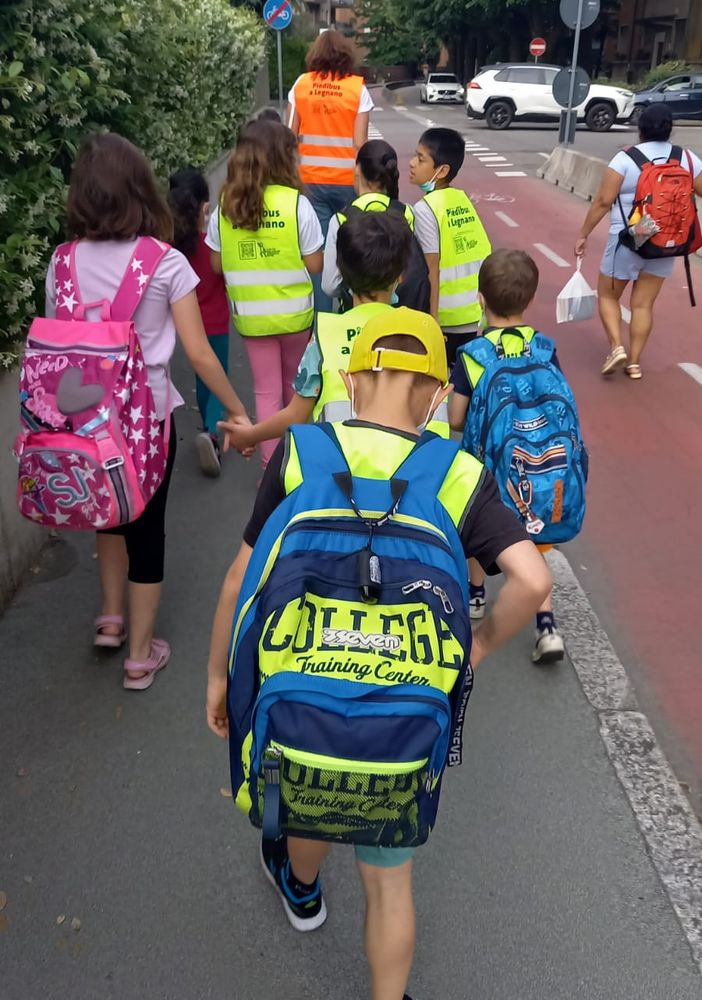 A Legnano riparte il Pedibus: oltre 130 bambini coinvolti e sei linee attivate