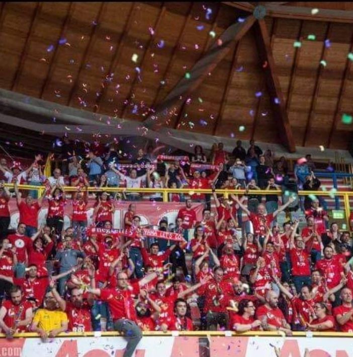 Il palazzetto di Busto sarebbe stato sold-out in occasione della semifinale di Champions