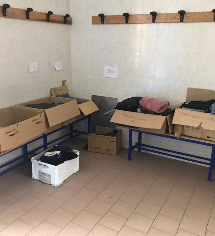 Forniture di indumenti distribuiti da &quot;Ali d'aquila&quot;
