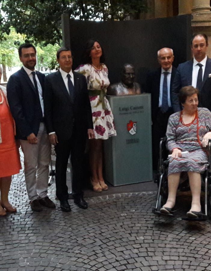 Foto di famiglia e di Famiglia Legnanese, per Luigi Caironi. In fondo all'articolo,
