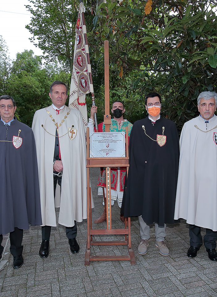 Da sinistra, il presidente della Famiglia Legnanese, Gianfranco Bononi, il Gran Maestro, Giuseppe La Rocca, il Supremo Magistrato, Lorenzo Radice, il Cavaliere del Carroccio, Riccardo Ciapparelli