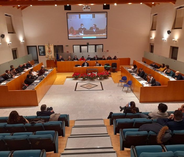 Lutto per Silvio Berlusconi: il consiglio comunale di Gallarate slitta