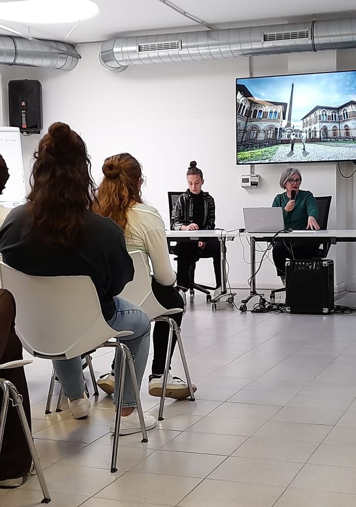 Alessandra Selmi risponde alle domande degli studenti
