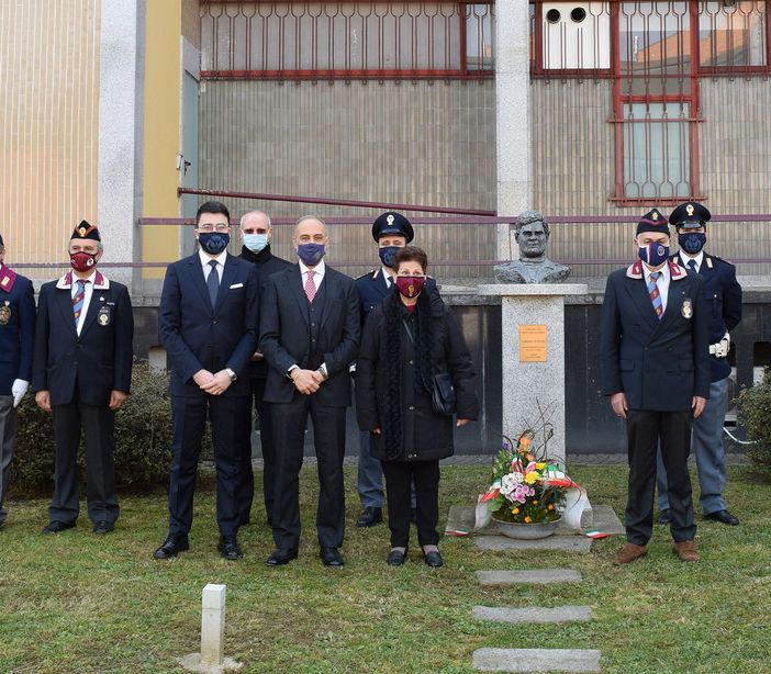 Gallarate ricorda l'agente di polizia Di Puppo