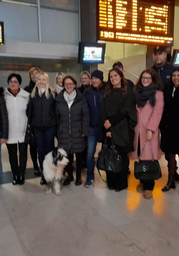 Gallarate, le partecipanti al corso di autodifesa camminano in stazione: aggredite da un malintenzionato. Finto