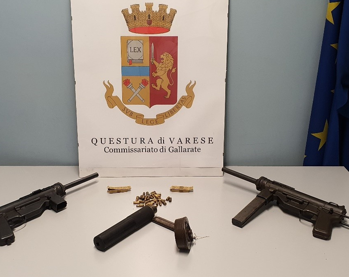 Armi da guerra e munizioni trovate in un appartamento di Gallarate