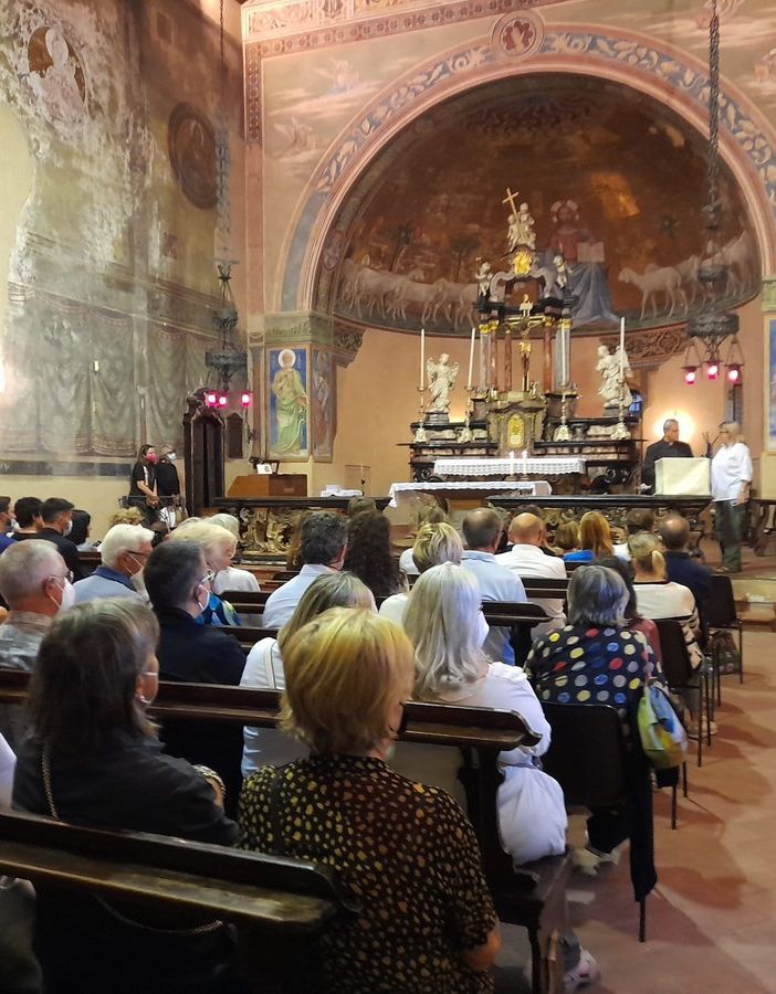 Gallarate: chiesetta di San Pietro gremita per ricordare Luciana Zaro