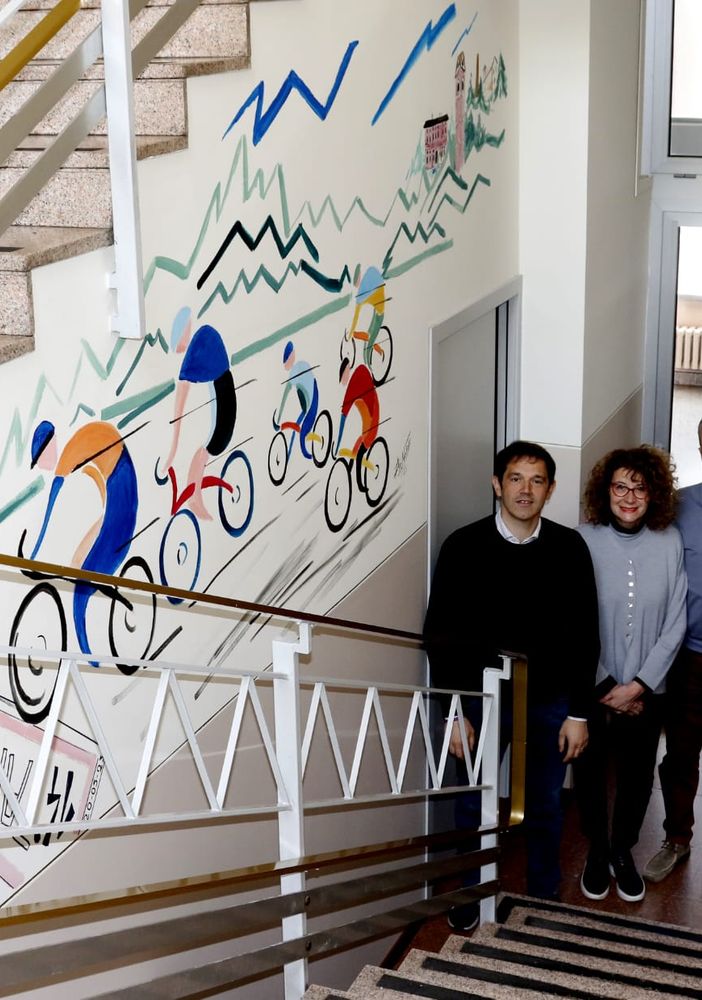 L'artista con gli assessori Dabraio e Savogin, il sindaco, Pietro Ottaviani, e il coordinatore del Comitato di tappa, Nicola Poliseno