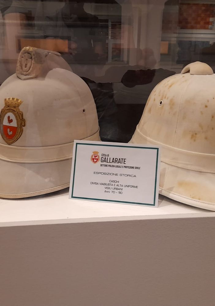 Presentazione del calendario-presenze nei rioni di Gallarate della Polizia Locale
