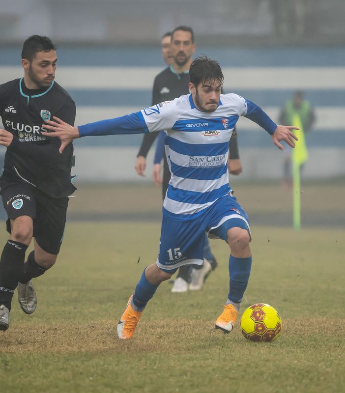 Una battaglia fino all'ultimo la partita contro l'Olbia, ma la Pro ha vinto con ordine ed equilibrio (foto di Marco Giussani)