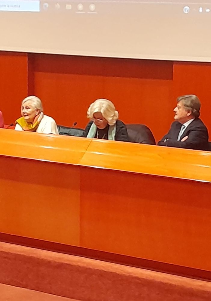 Alessandra (Andra) e Tatiana Bucci ai Molini Marzoli, con la professoressa Longo, Liberto Losa ed Ernesto Speroni