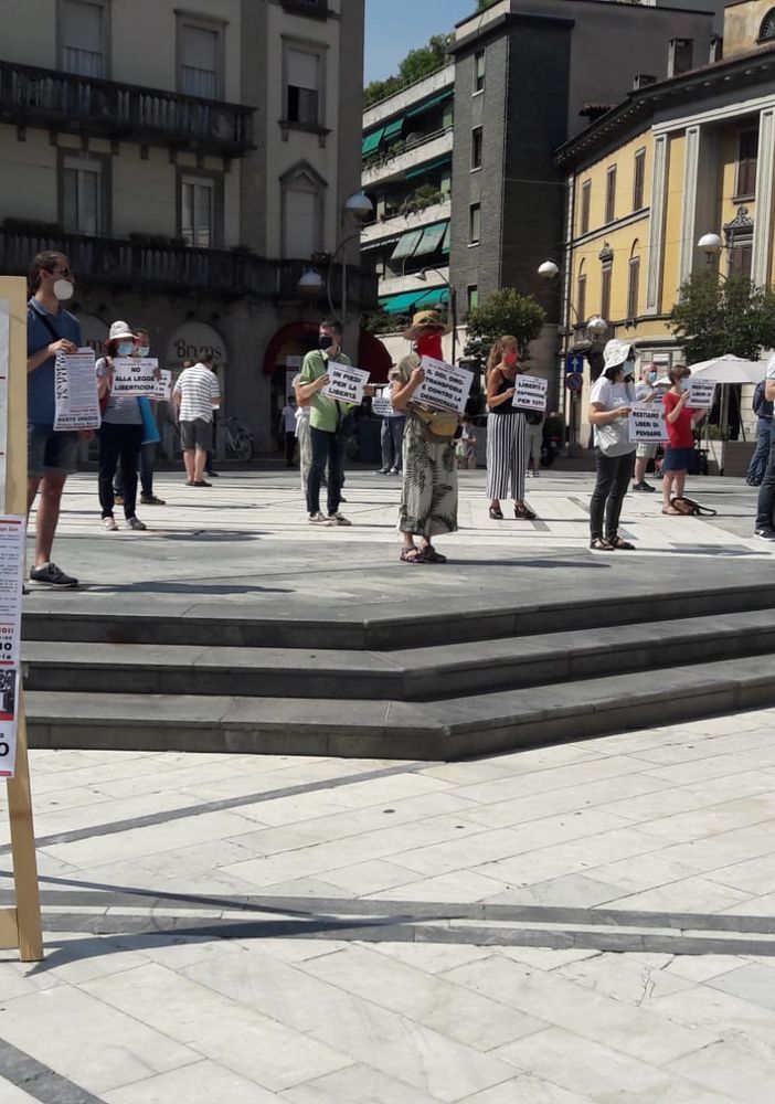 Le Sentinelle, in piazza Santa Maria