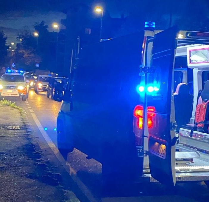 Soccorritori in azione nel tardo pomeriggio di domenica (foto Marco Colombo)