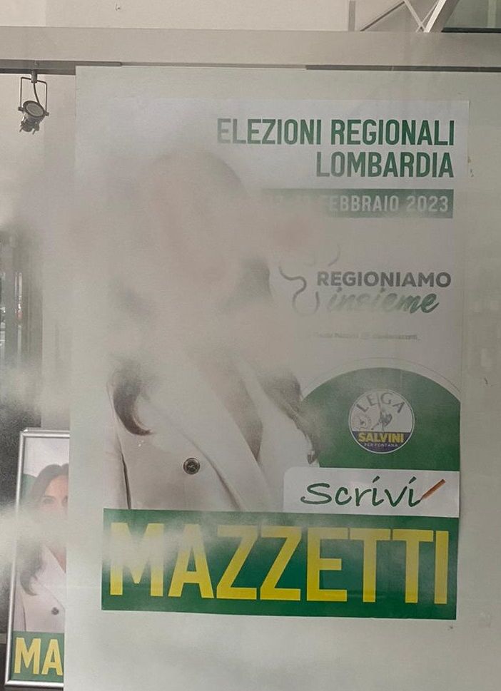 Lo stato delle vetrine dopo l'imbrattamento
