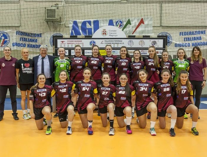 L'Under 17 femminile di Cassano (nella foto sotto, la squadra maschile)- Foto dal sito della società