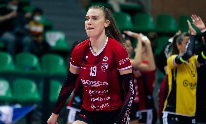 Adelina Ungureanu verso la Uyba (foto pagina Fb Cuneo Granda Volley)