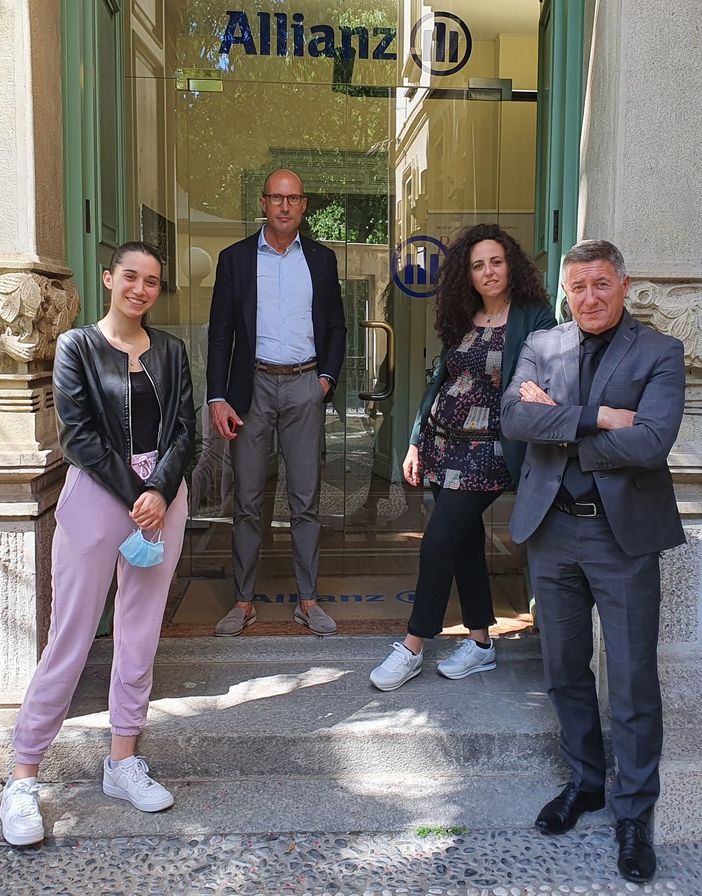 Un libro che racchiude storie ed esperienze dei commercianti cittadini: il progetto dell'agenzia di Busto