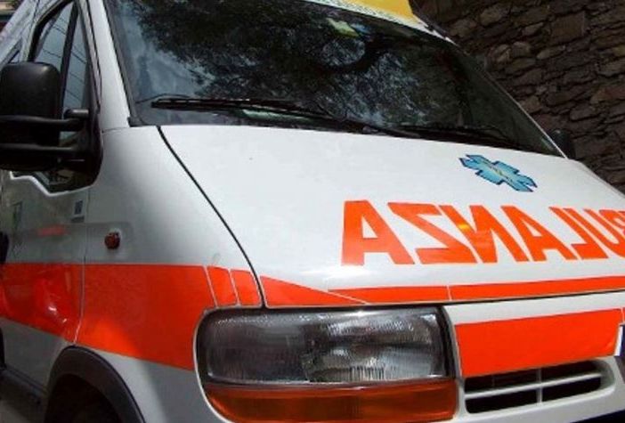 Auto esce di strada a Magnago, gravissimo un uomo di 75 anni