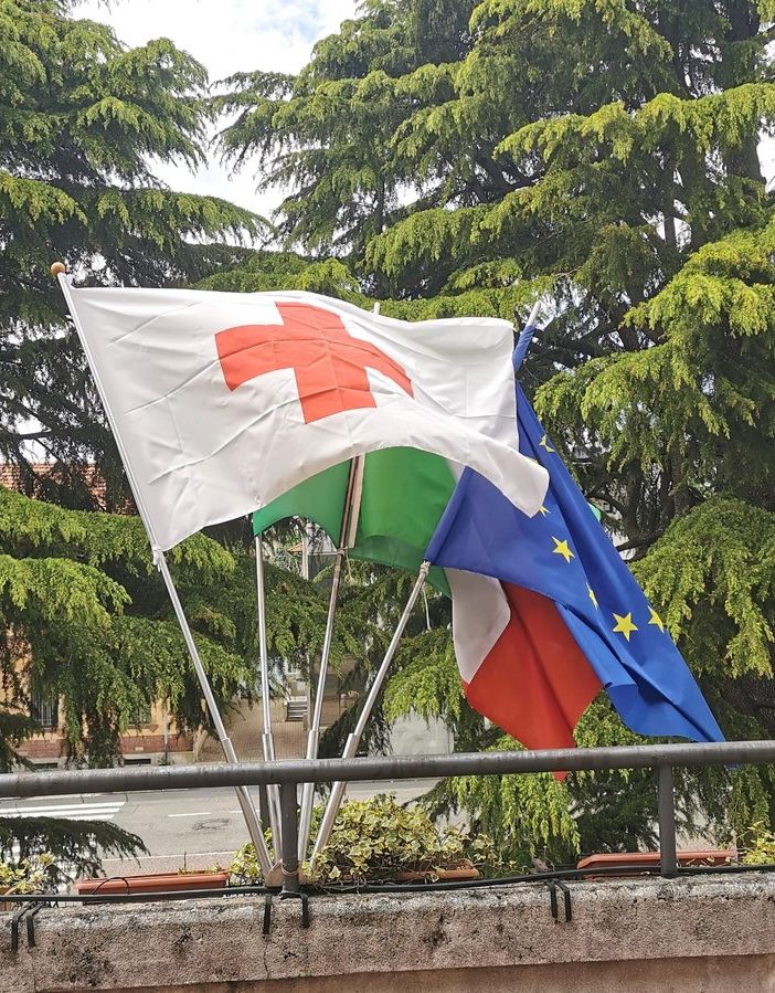 Rete di solidarietà in Acsm Agam: i dipendenti donano, l'azienda raddoppia il contributo per la Croce Rossa