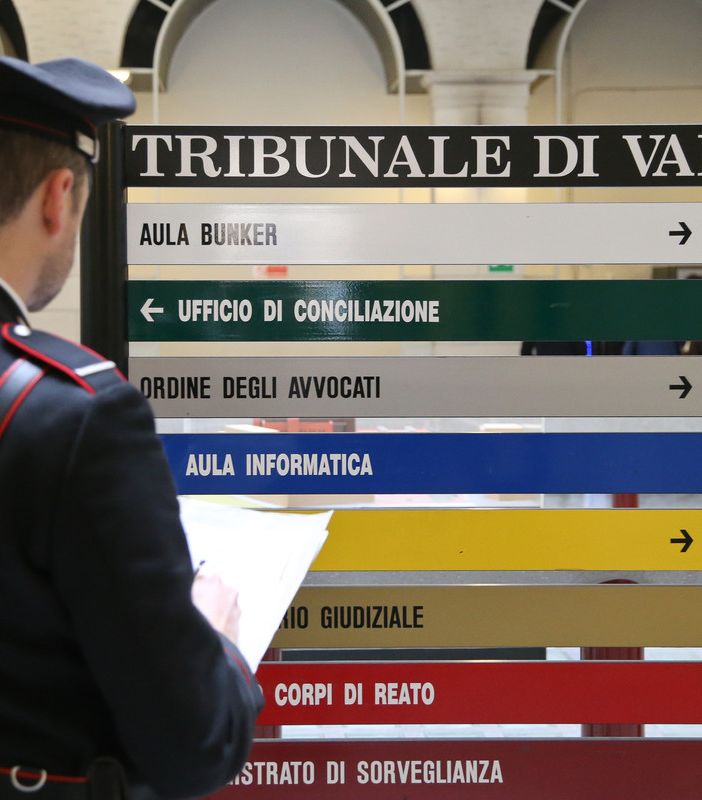 La torcia era in realtà uno storditore elettrico: quarantenne assolto