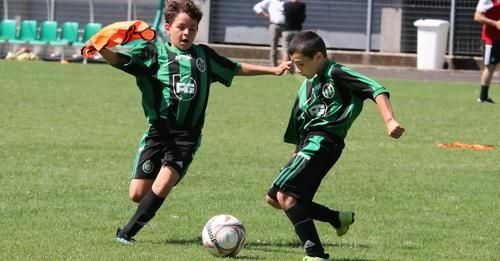 Giovani in campo con i colori della Castellanzese - Foto dal sito della società