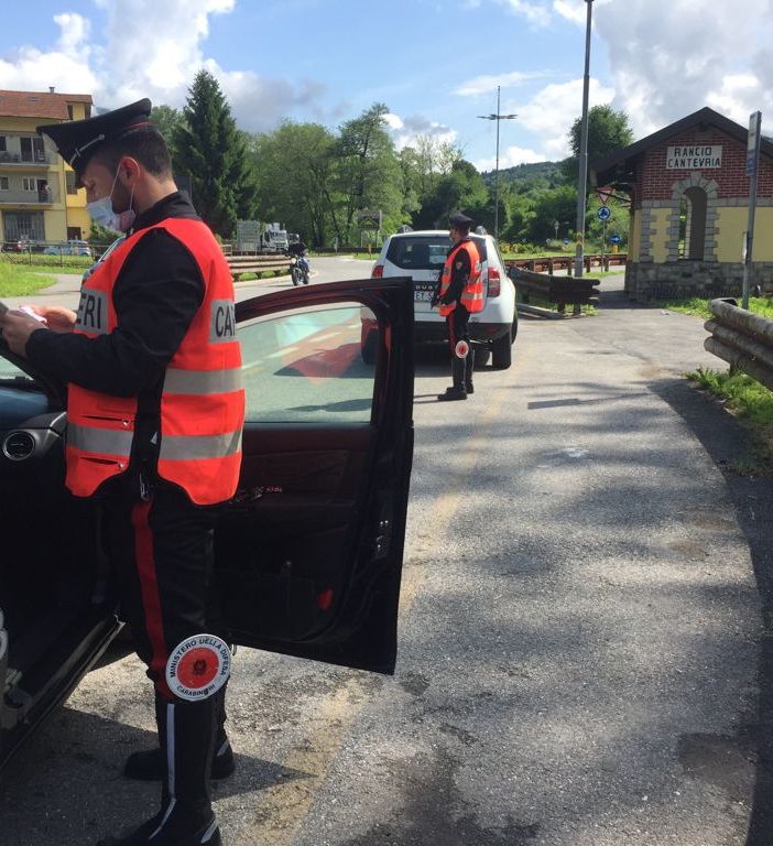 Esibizionista mostrava le parti intime davanti alle donne che facevano la spesa, scoperto dai carabinieri