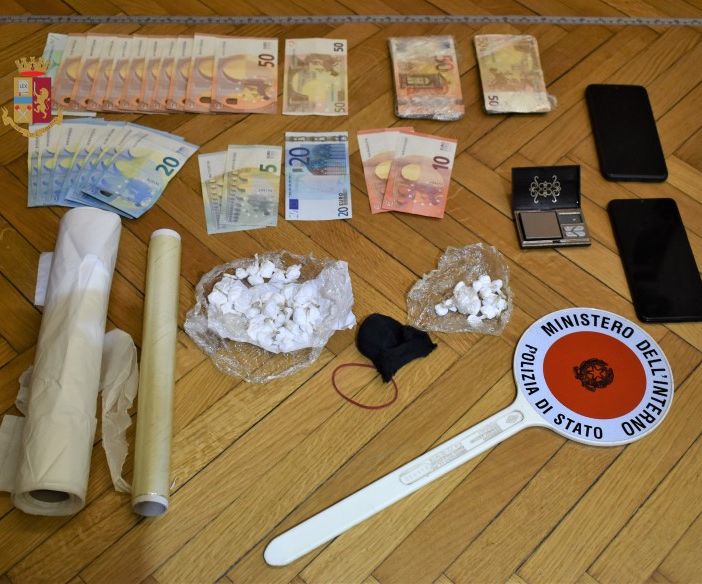 Trovato con 47 dosi di cocaina nascoste nella scocca dell'auto: arrestato